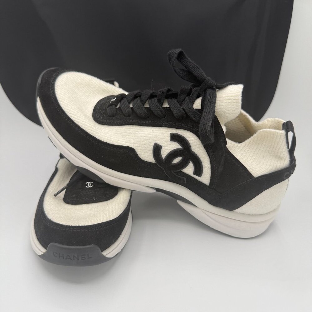 CHANEL Lace Ups CC Low Top Sneakers EU 42 US 10 Womens Black White
